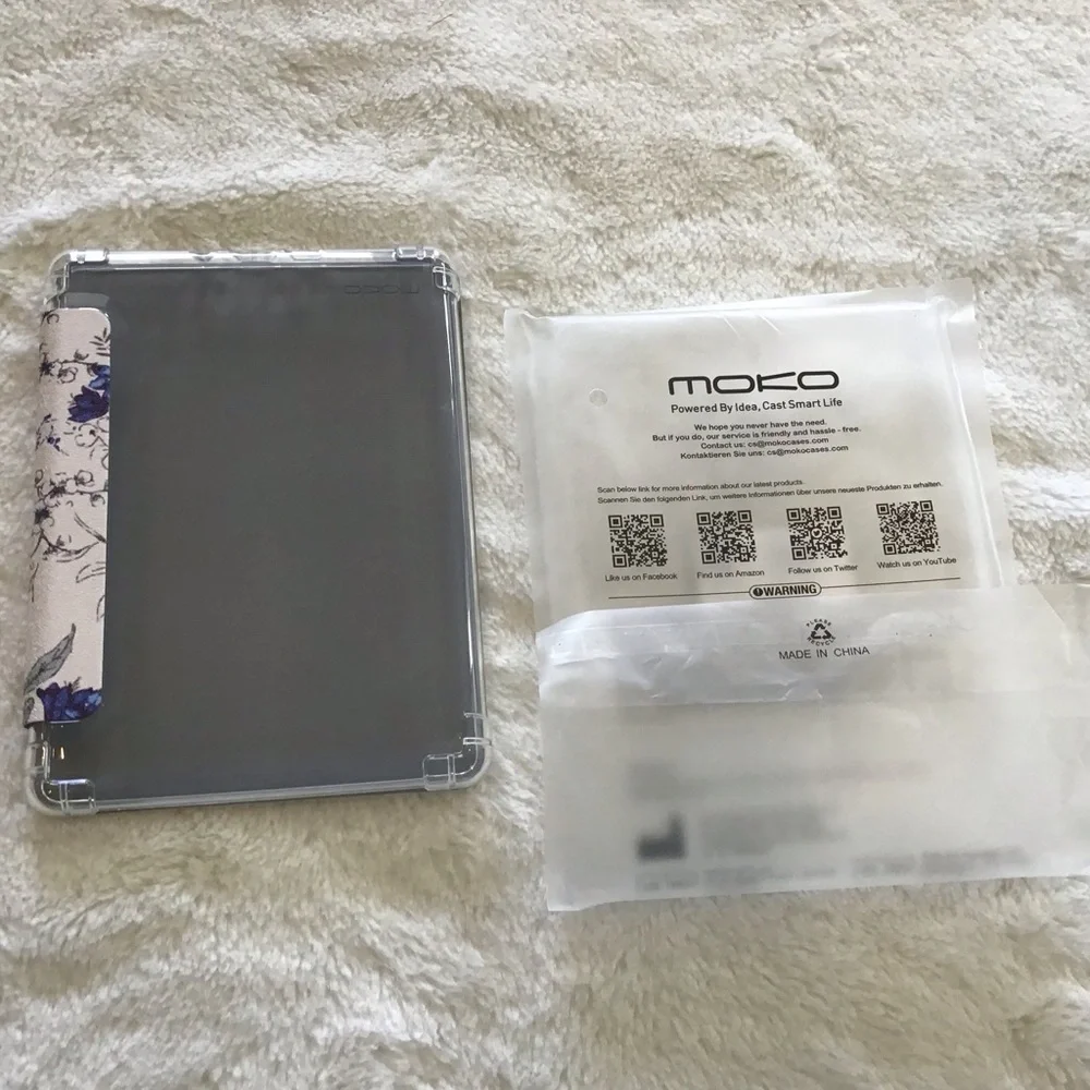 MoKo Kindle Paperwhite 2021 Cover – White & Blue Floral – New in Bag